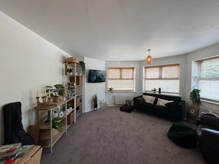 2 Bedroom Flat To Rent In Reeve Close, Leighton Buzzard, LU7