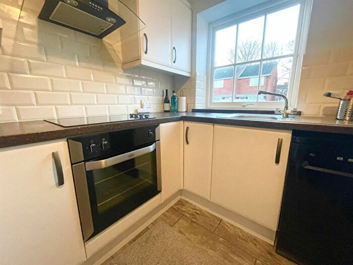 3 Bedroom Terraced House For Sale In Railway Street, Hornsea, HU18