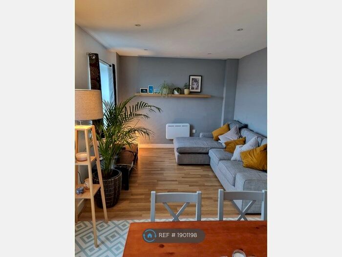 2 Bedroom Flat To Rent In Commercial Road, Bournemouth, BH2