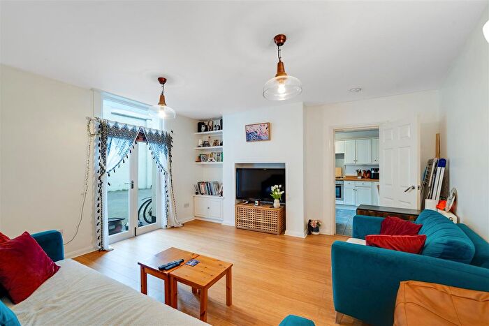 2 Bedroom Flat For Sale In Thames Street, Hampton, TW12