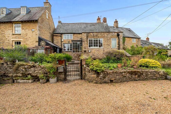 2 Bedroom Cottage For Sale In Upper Heyford, Oxfordshire, OX25
