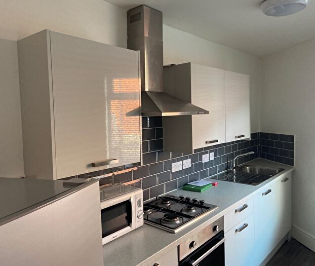 2 Bedroom Terraced House To Rent In Arthur St // Bed & Bath // June, LN5