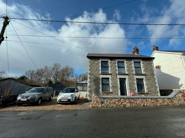 4 Bedroom Detached House For Sale In Oakfield Road, Twyn, Ammanford, Carmarthenshire., SA18