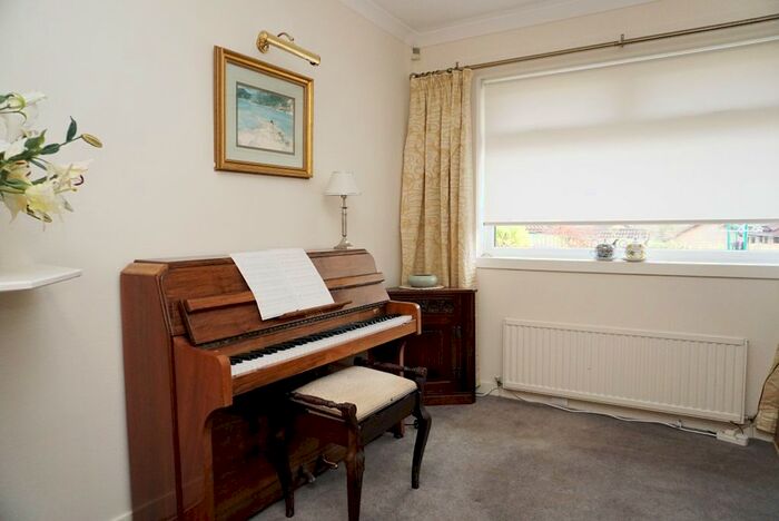 3 Bedroom Detached Bungalow For Sale In Dunrobin Crescent, Stewartfield, East Kilbride G74