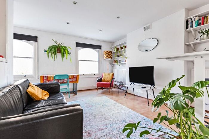 1 Bedroom Flat For Sale In Lavender Hill, Battersea, London, SW11
