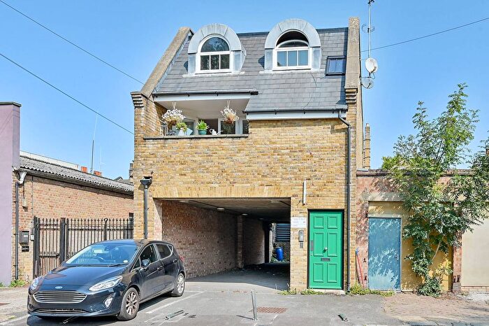 2 Bedroom Flat To Rent In Prince Of Wales Terrace, Turnham Green, London, W4