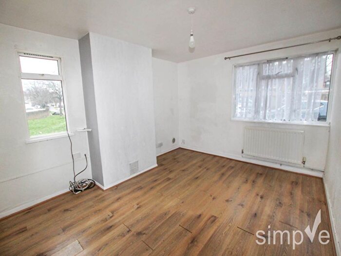 1 Bedroom Flat To Rent In Park Farm Court, Botwell Lane, Hayes, UB3