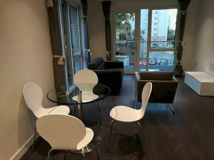 1 Bedroom Flat To Rent In Devan Grove, London, N4