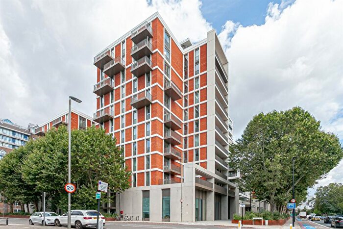 2 Bedroom Flat To Rent In Gartons Way, London, SW11