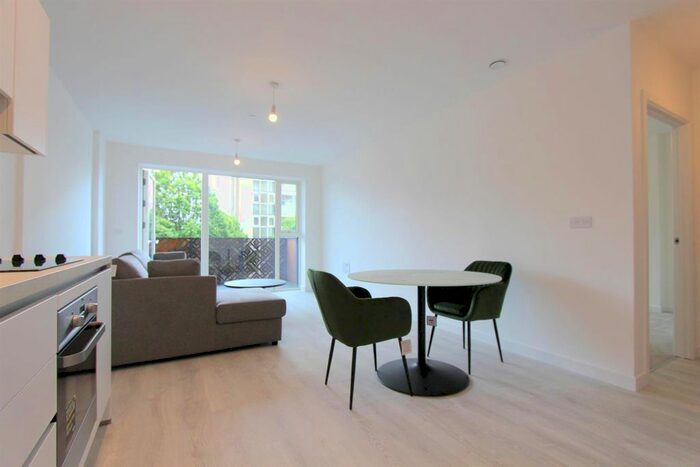 1 Bedroom Flat To Rent In East Acton Lane, London, W3