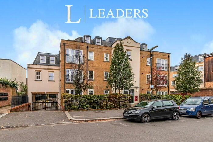 2 Bedroom Flat To Rent In The Parade, Epsom, KT18