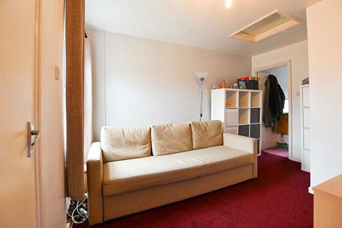 1 Bedroom Flat For Sale In New Road, Ditton, Aylesford, ME20