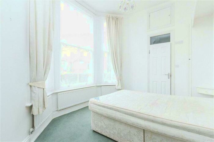 4 Bedroom Flat To Rent In Byrne Road, Balham, London, SW12