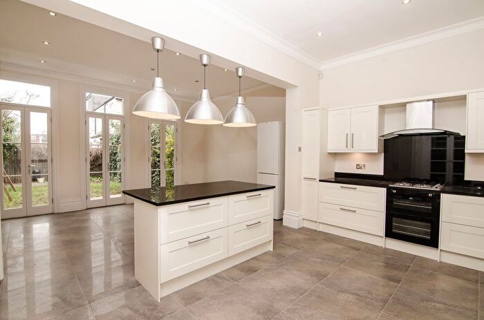 6 Bedroom Property To Rent In Pagoda Avenue, Kew, TW9