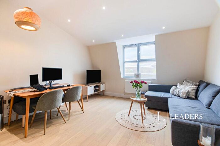 1 Bedroom Apartment To Rent In Sundial Court, Barnsbury Lane, KT5