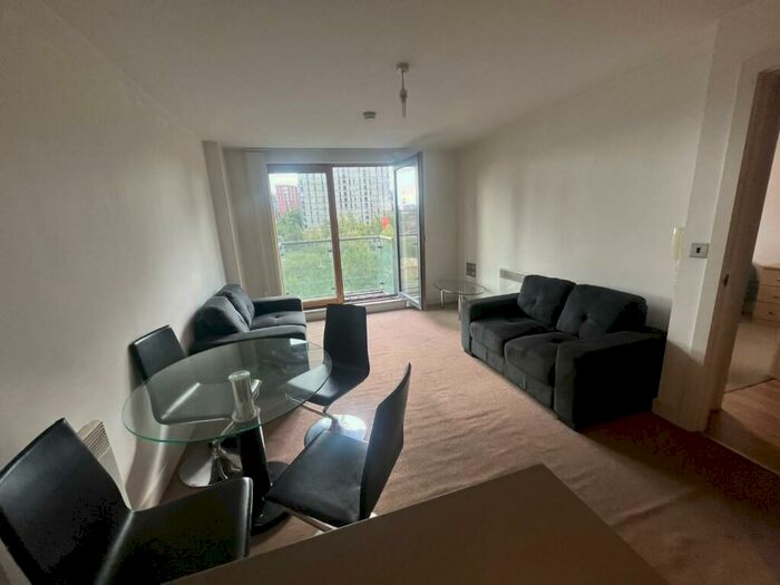 2 Bedroom Apartment To Rent In Vallea Court, Red Bank, Manchester, M4