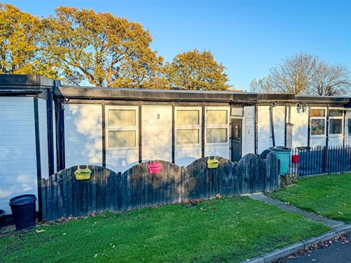 1 Bedroom Park Home For Sale In Castle Hill Park, London Road, Great Clacton, CO16