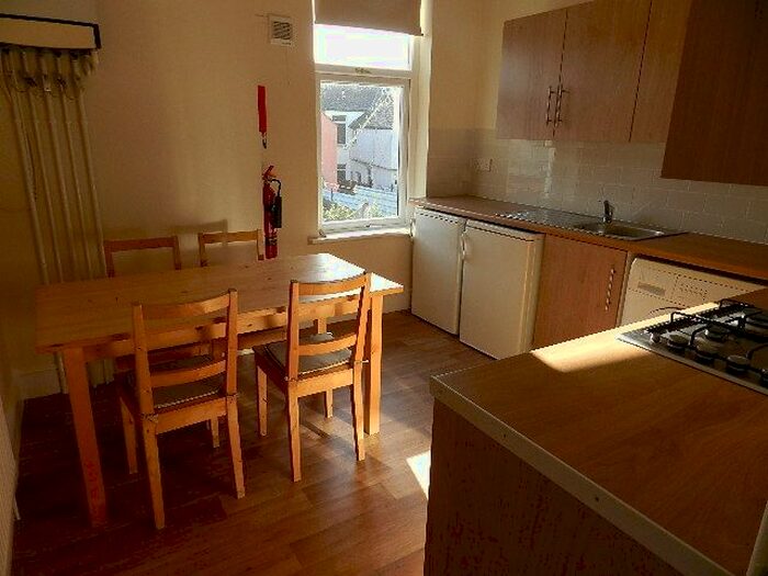 3 Bedroom Flat To Rent In Llanishen Street Fff, Cardiff, CF14
