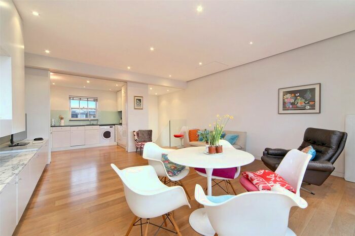 2 Bedroom Flat To Rent In Ledbury Road, Notting Hill, W11