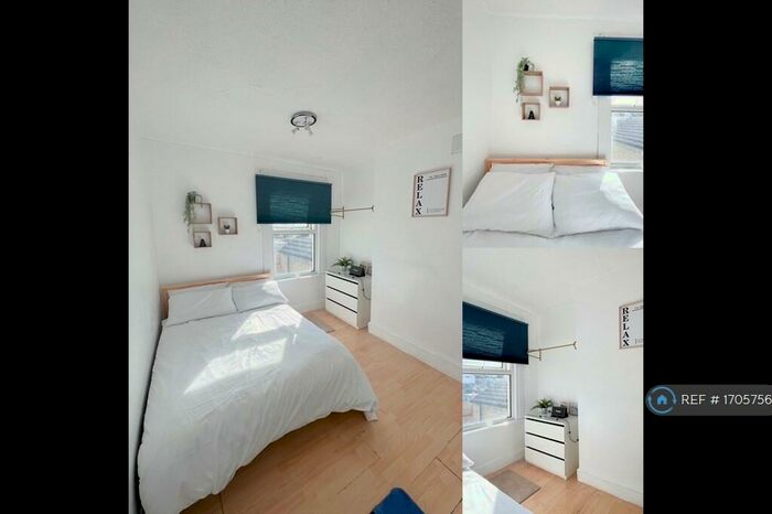 3 Bedroom Flat To Rent In Griffin Road, London, SE18