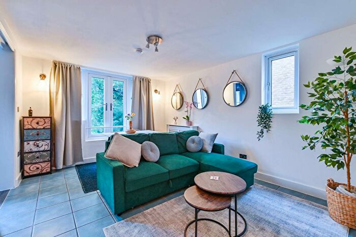 1 Bedroom Flat To Rent In Hawley Road, Chalk Farm, London, NW1