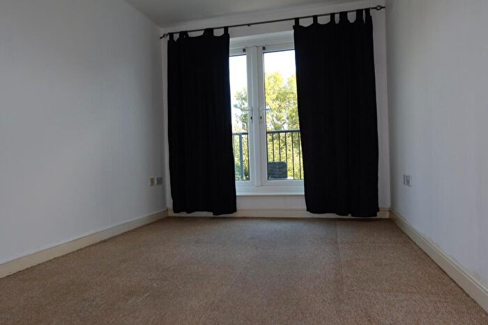 2 Bedroom Apartment To Rent In Admirals Way, Gravesend, Kent, DA12