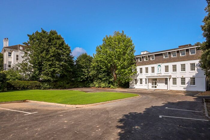 1 Bedroom Flat For Sale In Hartington Place, Eastbourne, BN21