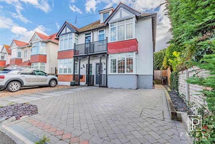 4 Bedroom Semi-Detached House For Sale In Pole Barn Lane, Frinton-On-Sea, CO13