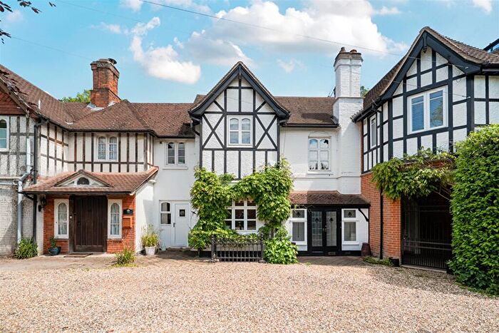 4 Bedroom Terraced House For Sale In Vicarage Road, Blackwater, Camberley, GU17