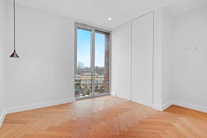 2 Bedroom Flat To Rent In Maple Path, London, E5