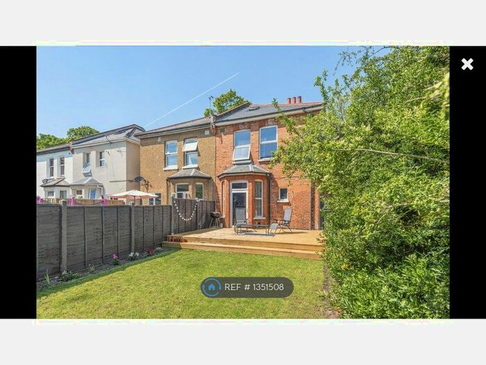 2 Bedroom Flat To Rent In Fairfield South, Kingston Upon Thames, KT1