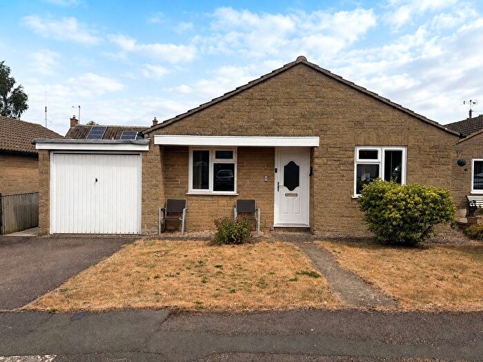 2 Bedroom Bungalow For Sale In Butlers Close, Aston Le Walls, Northamptonshire, NN11
