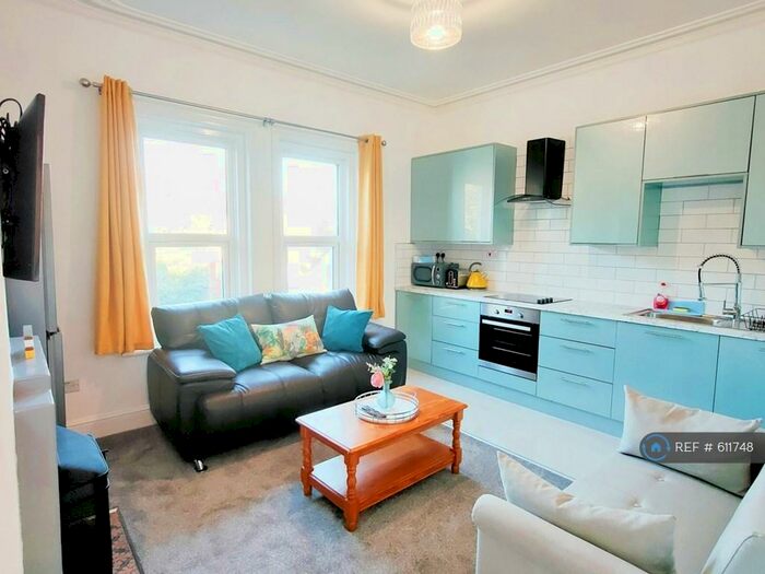 2 Bedroom Flat To Rent In Snowdon Road, Bournemouth, BH4