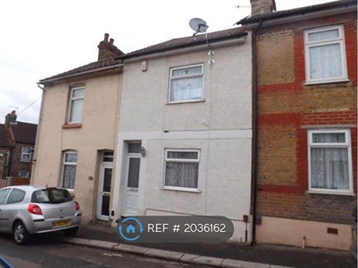 3 Bedroom Terraced House To Rent In Leopold Road, Chatham, ME4