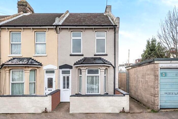 3 Bedroom End Of Terrace House To Rent In Frederick Road, Gillingham, Kent, ME7