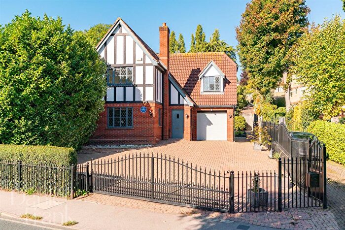 4 Bedroom Detached House For Sale In High Road, Loughton, IG10