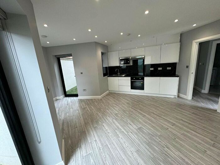 1 Bedroom Flat To Rent In Queens Ave, Winchmore Hill, London, N21