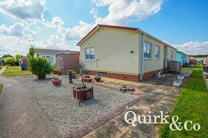 2 Bedroom Mobile/park Home For Sale In Creek Road, Canvey Island, SS8