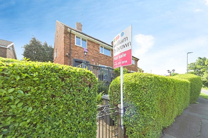 3 Bedroom Semi Detached House For Sale In Half Mile Lane, Leeds, LS13