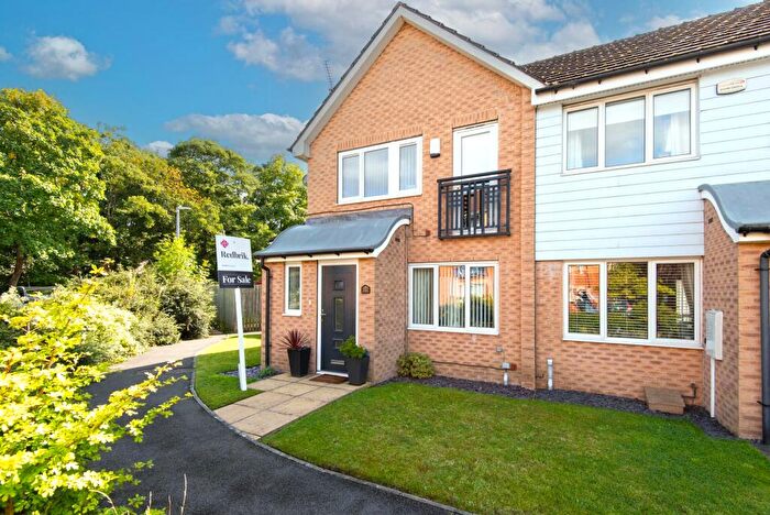 3 Bedroom End Of Terrace House For Sale In Wain Avenue, Chesterfield, S41