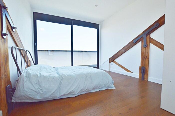 3 Bedroom Flat To Rent In Fawe Street, London, E14