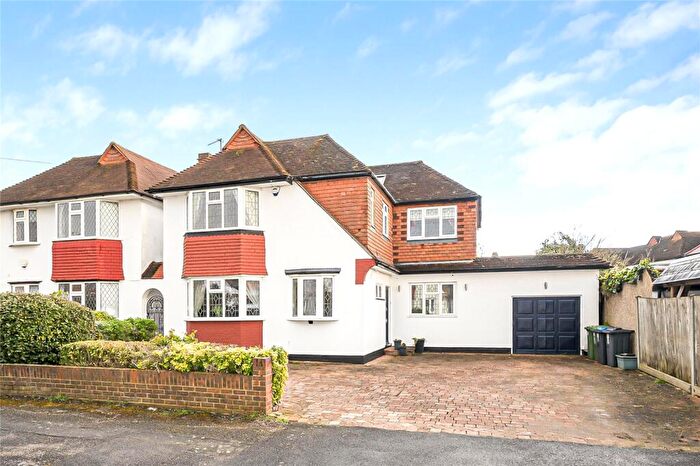 4 Bedroom Link Detached House For Sale In Aldridge Rise, New Malden, KT3