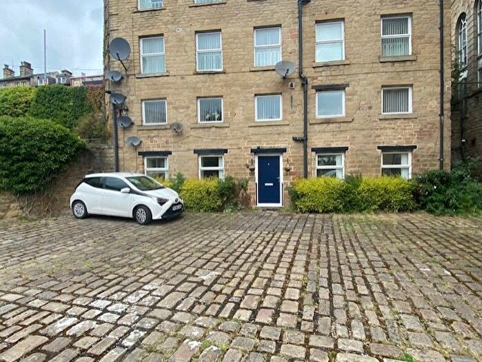 2 Bedroom Flat To Rent In Wharf Street, Sowerby Bridge, HX6