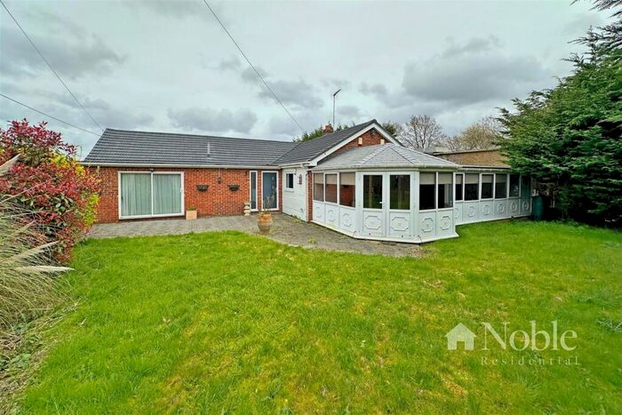 3 Bedroom Detached Bungalow For Sale In Private Road, Chelmsford, CM2