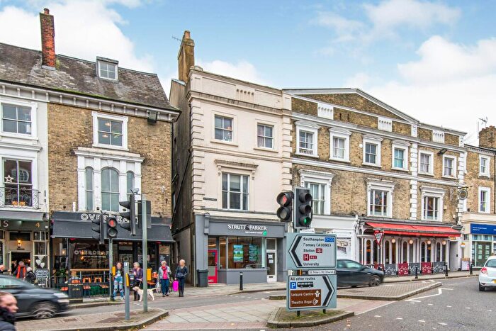 1 Bedroom Flat To Rent In Jewry Court, A Jewry Street, Winchester, SO23
