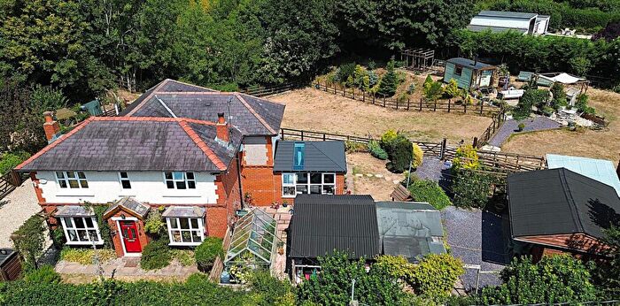 4 Bedroom Detached House For Sale In Park Road, Top Bradley, LL11