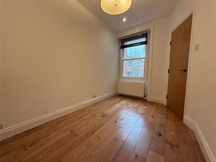2 Bedroom Apartment To Rent In Rathcoole Gardens, Hornsey, London, N8