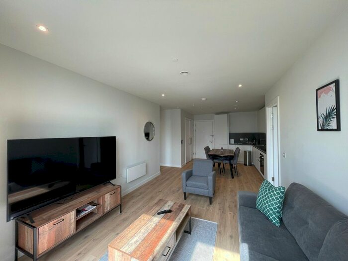 2 Bedroom Flat To Rent In Aspin Lane, Manchester, M4