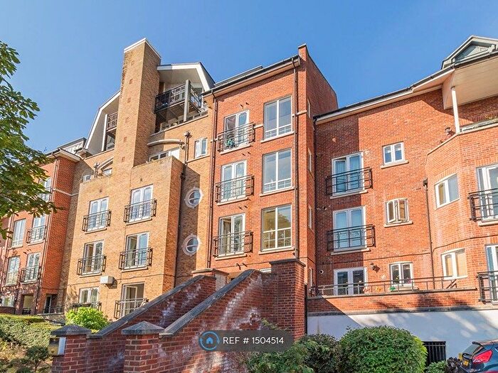 2 Bedroom Flat To Rent In Iliffe Close, Reading, RG1