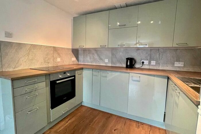 2 Bedroom Flat To Rent In Regency Court, Alexandra Road, Hemel Hempstead, Hertfordshire, HP2